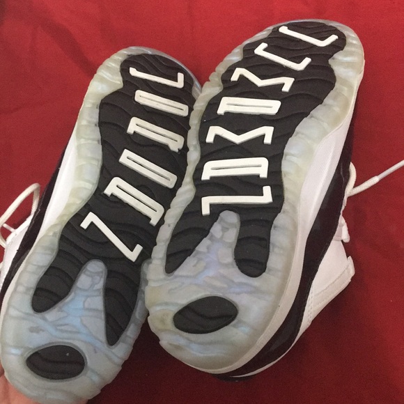 Jordan 11s - Picture 2 of 4